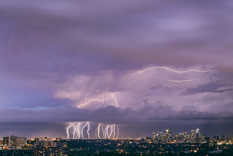 Illustration for article titled This lightning photo is so amazing that I thought it was fake